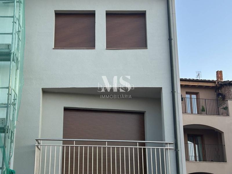 Foto b388e4a9-4161-4d33-a63f-7a154bbcbd43. Casa pareada casa totalmente reformada en el centro ubicación inmejorable! en Vic