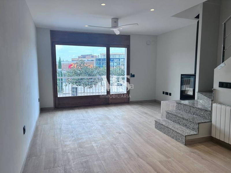 Foto ef147897-d8c4-438e-8e56-50e20529462d. Casa pareada casa totalmente reformada en el centro ubicación inmejorable! en Vic