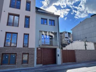 Casa aparellada  Jaume i ´el conqueridor´. Casa en venta en el centro de vic  ubicación inmejorable!!!