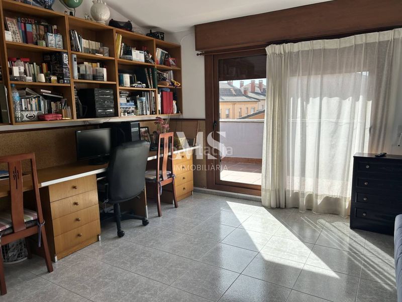 Foto 21799e49-705f-4418-ac2b-317a5a7b08cc. Casa adossada amb calefacció aparcament a Caputxins-Ambulatori Vic