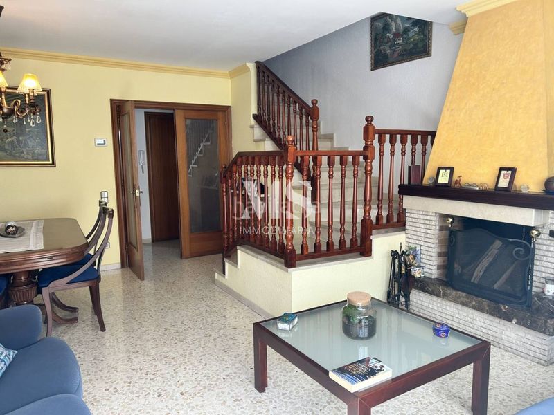 Foto 6a9315f9-7783-4146-a8c5-d11cfb42560a. Casa adossada amb calefacció aparcament a Caputxins-Ambulatori Vic