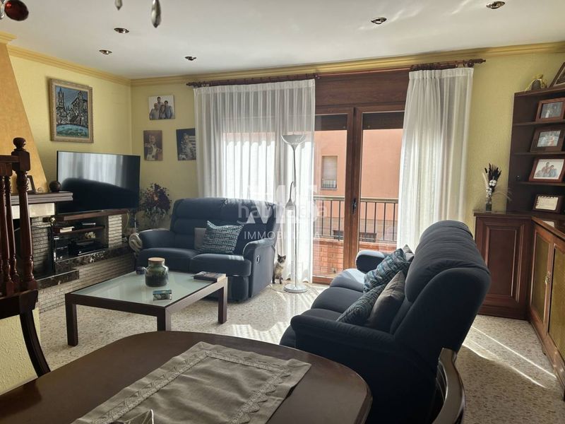 Foto 7bd119b0-492e-4949-9d8c-3625ea84c589. Casa adossada amb calefacció aparcament a Caputxins-Ambulatori Vic