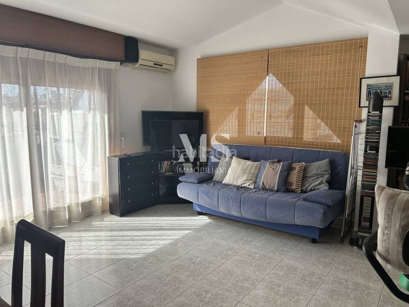 Foto aa906fe1-07ac-4ae7-b6e8-a9dc342eb5f4. Casa adossada amb calefacció aparcament a Caputxins-Ambulatori Vic