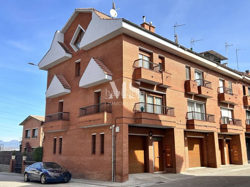 Foto 0f26b2ea-3157-4d9e-8bda-862e943ac388. Semi detached house with heating parking in Caputxins-Ambulatori Vic