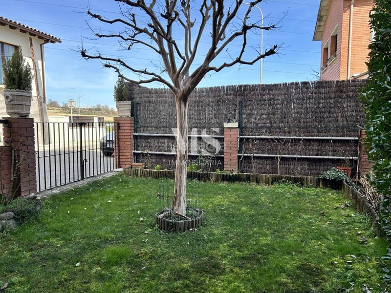 Foto 2ae82d64-4ced-49b7-bbee-861567377152. Semi detached house with heating parking in Caputxins-Ambulatori Vic