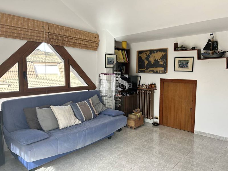 Foto 8e97c66c-131e-4aa9-82e7-cd9a33f4e5ec. Semi detached house with heating parking in Caputxins-Ambulatori Vic