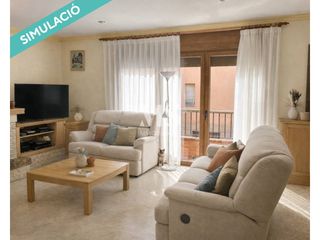 Maison jumelée  Calle joan vinyoli. Oportunidad!!! casa esquinera en venta en vic
