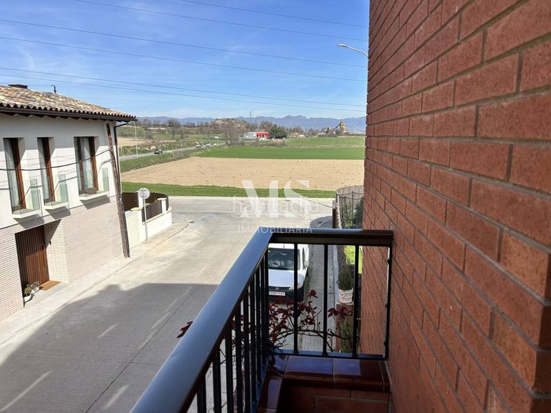 Foto a8f7f4c6-4189-42eb-b378-4d1628315a92. Semi detached house with heating parking in Caputxins-Ambulatori Vic