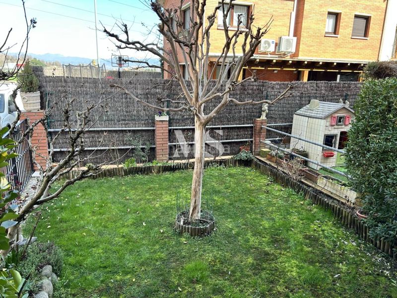 Foto cf44e794-fd7e-42d6-885a-9a73a73f9cdf. Semi detached house with heating parking in Caputxins-Ambulatori Vic