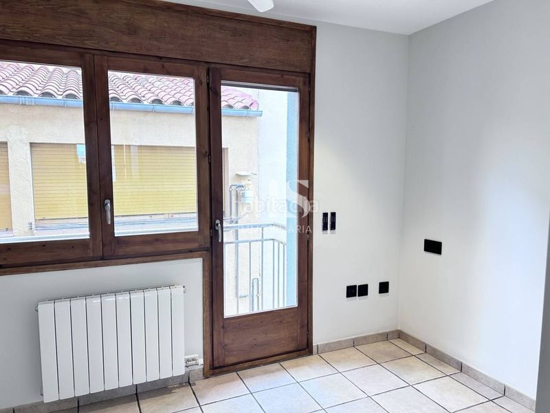 Foto 33b920f9-75f6-4121-ba9a-0543b72ee646. Casa adossada amb calefacció aparcament a Nord Vic
