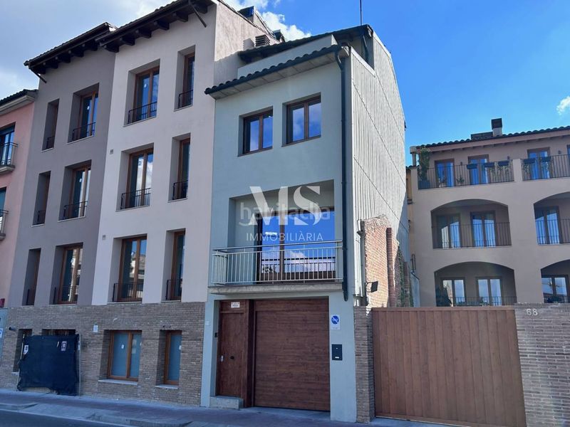 Foto 788ca154-cb27-44c6-a4d0-18fa7333d4b8. Casa adossada amb calefacció aparcament a Nord Vic