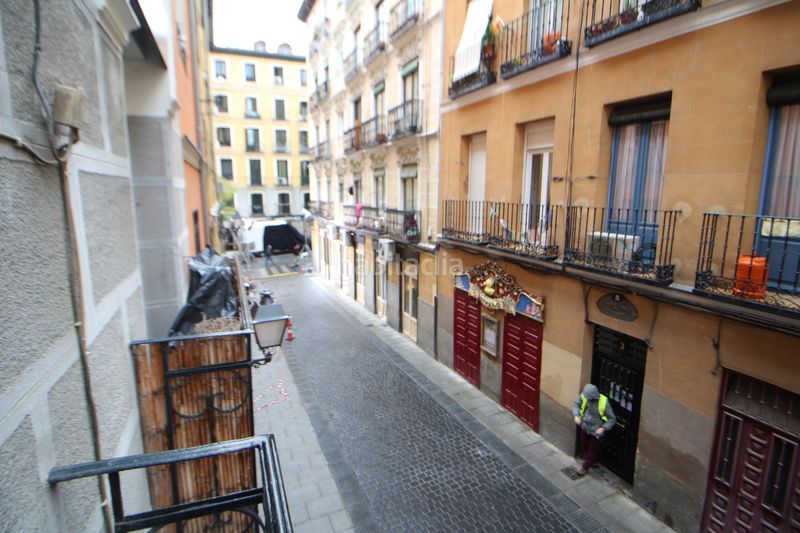 Foto a4c25661-fc19-41f2-8d14-d08eb047015e. Pis a calle de la primavera 14 a Embajadores-Lavapiés Madrid