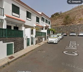 Maison jumelée à Calle vergara 9. Venta chalet adosado en la laguna