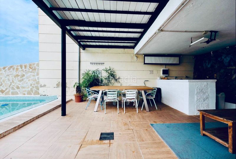 Foto 5ef79d71-180e-450b-ab72-ad2133507439. Casa aparellada amb aparcament piscina a Cuesta de la Villa Santa Úrsula
