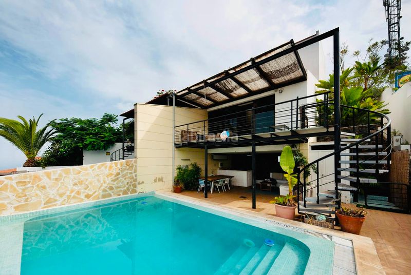 Foto 6973a3da-0f24-4071-881f-7605d135bba0. Casa aparellada amb aparcament piscina a Cuesta de la Villa Santa Úrsula