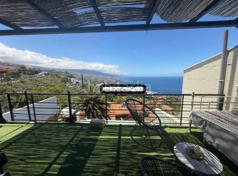 Foto c1ef586e-e1e2-437f-9305-3684ef3fc692. Casa aparellada amb aparcament piscina a Cuesta de la Villa Santa Úrsula