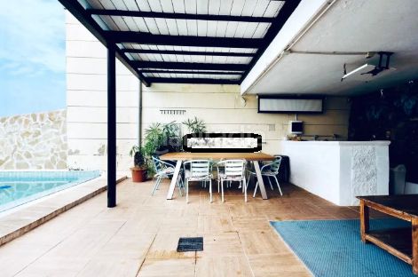 Foto c85dff46-466a-4998-a839-582c6e686a4a. Casa aparellada amb aparcament piscina a Cuesta de la Villa Santa Úrsula