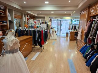 Local Comercial en Calle cabru�ana 2. Se vende local comercial, en funcionamiento,  impecable y en el
