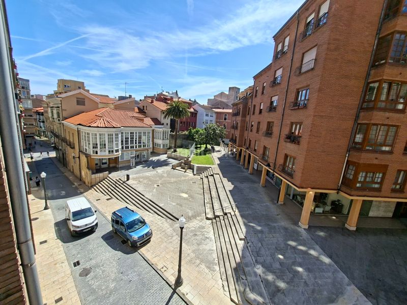 Foto d6af3711-d09b-4773-bcb4-2303f870fbde. Pis amb calefacció aparcament a Centro Avilés