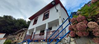 Casa adossada  Calle cimadevilla. Muy buena casa, impecable, con finca y vistas en cudillero, astu