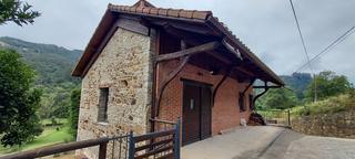 Mas à Salas. Conjunto de casa, cuadra, panera, pajar y finca