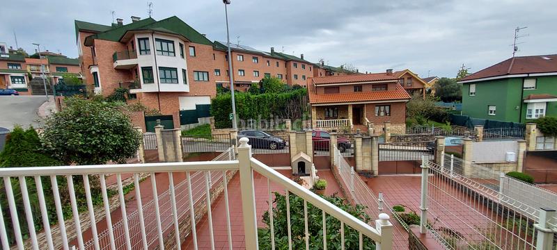 Foto b4345f9e-1147-4d73-874e-057b318700ae. Casa adossada amb calefacció aparcament a El Carbayedo - El Quirinal Avilés