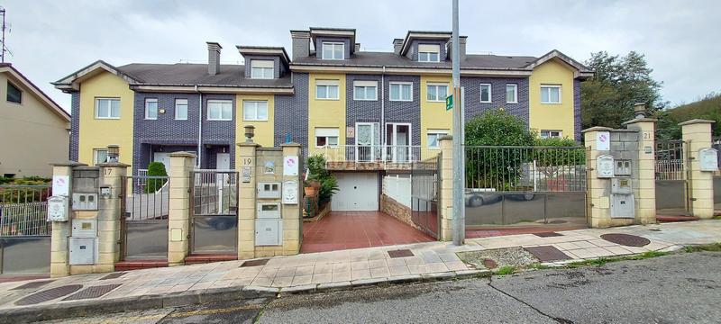 Foto ba7b88ff-af5b-466b-9d1c-d9233e747c9d. Casa adossada amb calefacció aparcament a El Carbayedo - El Quirinal Avilés