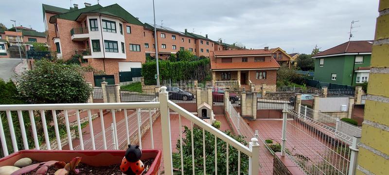 Foto c98fb24d-d883-4485-a15e-3b9ad4073d60. Casa adossada amb calefacció aparcament a El Carbayedo - El Quirinal Avilés