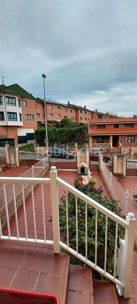 Foto ca85efbe-4a76-47d4-a8ff-ce754b58700a. Casa adossada amb calefacció aparcament a El Carbayedo - El Quirinal Avilés