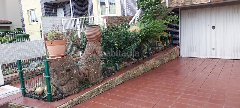 Foto d80f6646-92c1-406e-b92a-f28115f0d823. Casa adossada amb calefacció aparcament a El Carbayedo - El Quirinal Avilés