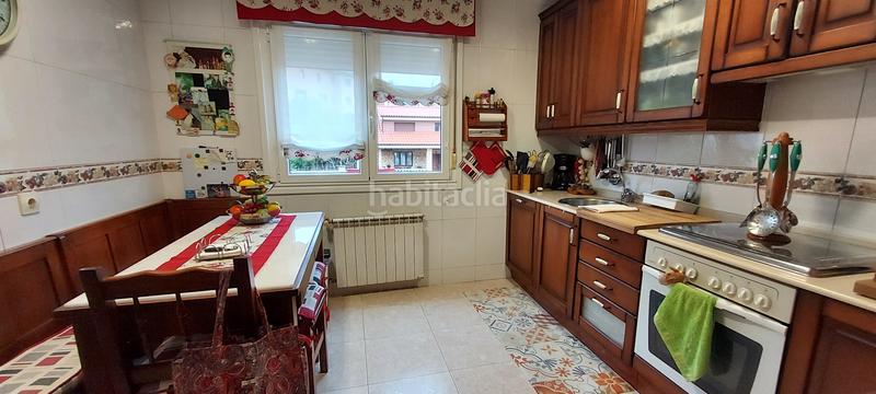 Foto e63d75d4-e3b1-4fa0-9a09-a543cfb33759. Casa adossada amb calefacció aparcament a El Carbayedo - El Quirinal Avilés