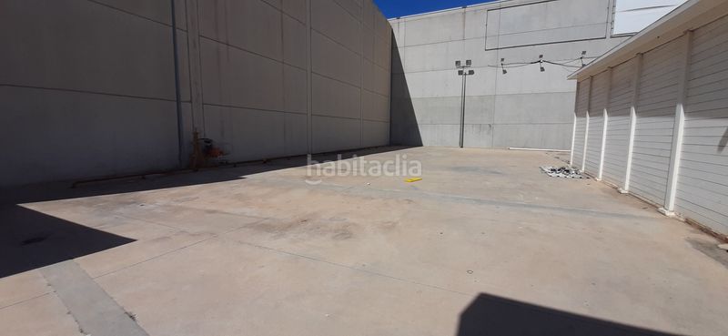 Foto f9cbae52-6ef4-45d2-b61a-651c13dd65a2. Location bâtiment à usage industriel dans calle alcalde josé puertes 30 dans Alfafar
