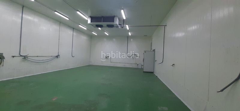 Foto 41c7fe7f-8bcb-41fa-a647-c8776017a19e. Capannone industriale in carrer 42 16 in Catarroja