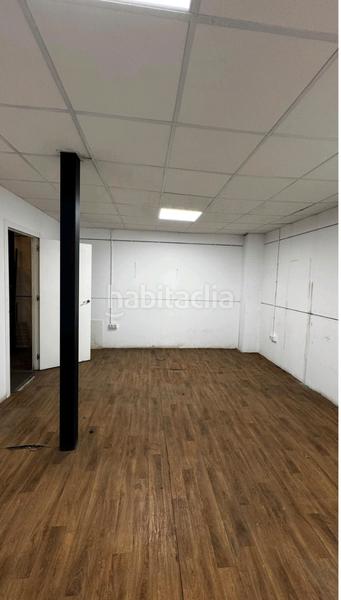 Foto 40148625-b2e2-4d72-be43-106eedea9006. Nau industrial a avenida de la marina 83 a Bonrepòs i Mirambell