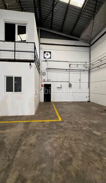 Foto d5dbba79-e83d-46e2-8621-5410447fdf32. Nau industrial a avenida de la marina 83 a Bonrepòs i Mirambell