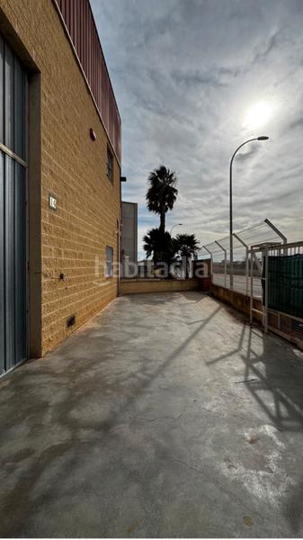 Foto eda9ec3d-b4c7-4d6f-bbf9-616e14cc2086. Nau industrial a avenida de la marina 83 a Bonrepòs i Mirambell