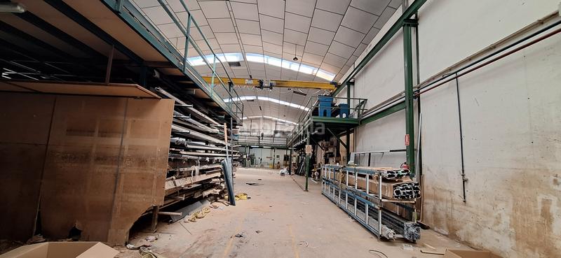 Foto 2f51ff3c-6e6c-4e8c-aba4-cde0c00306df. Bâtiment à usage industriel dans camí vereda 6a dans Beniparrell