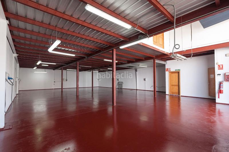 Foto 37951c06-d5d9-4009-9787-2712e1266ce2. Nau industrial a Albal