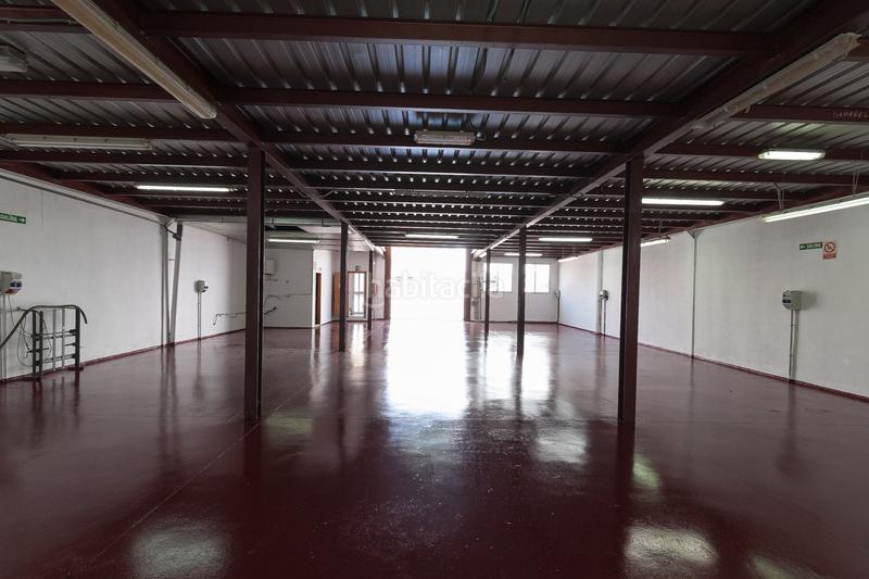 Foto a633afb4-8d96-476a-941a-95626a9e5fea. Nau industrial a Albal