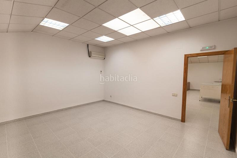 Foto b3129400-187e-4ffd-9d60-7fa2a3e3bc1f. Nau industrial a Albal