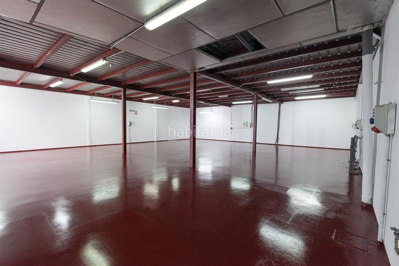 Foto c35e9083-1e74-45ed-830b-9ec116c00180. Nau industrial a Albal