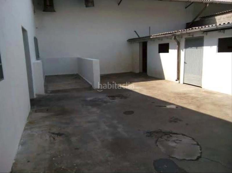 Foto fd19080c-ed76-4ae1-9813-a1ca3c993789. Rent industrial building in carrer sant martí 39 in Alaquàs