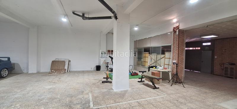 Foto aa70c096-1fb2-4c6b-af15-ddb209872335. Location local commercial dans carrer doctor fleming 16 dans Manises