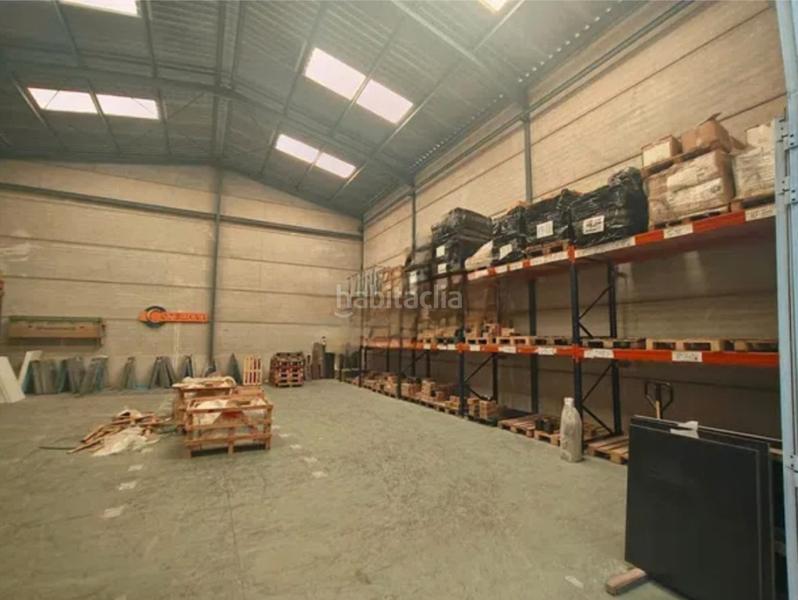 Foto 7169fdb1-ddc4-4604-83e9-241685c1456e. Nau industrial a carrer de moscú 10 a La Conarda Pobla de Vallbona (la)