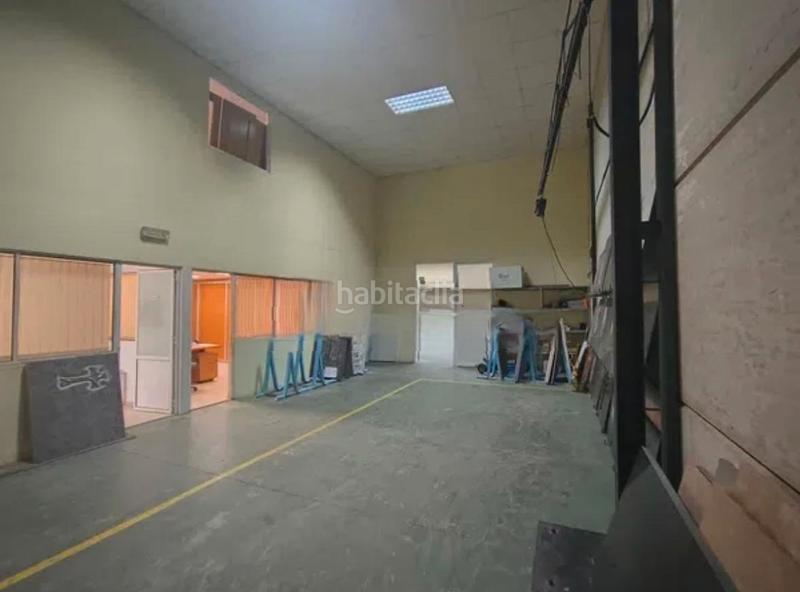 Foto b52ea52a-e716-43ec-9e7b-ccf488219f23. Nau industrial a carrer de moscú 10 a La Conarda Pobla de Vallbona (la)