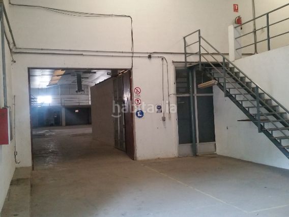 Foto b4e2b8b3-6582-400c-9046-4d1236eef9cf. Alquiler nave industrial en carrer de la vila de bilbao 10a alq. nave pte grua plg. fte . jarro.mfj109 en Paterna