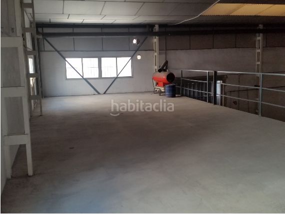Foto ddc2acb8-02e3-407e-b819-57a4978e3e20. Alquiler nave industrial en carrer de la vila de bilbao 10a alq. nave pte grua plg. fte . jarro.mfj109 en Paterna