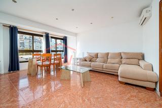 Etagenwohnung in Carrer Beatriu de Pinós