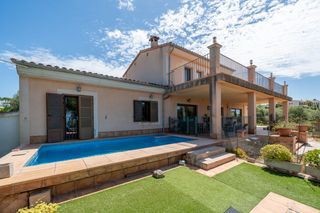 Casale in Carrer son gual ii-b 10. Exclusiva finca con piscina y vistas despejadas al mar y a la si