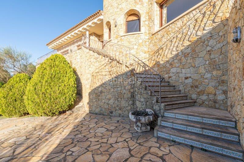 Foto e6867014-4e0f-4091-a2b8-35ed740c5bd0. Chalet fantastica con espectaculares vistas en Palau-saverdera